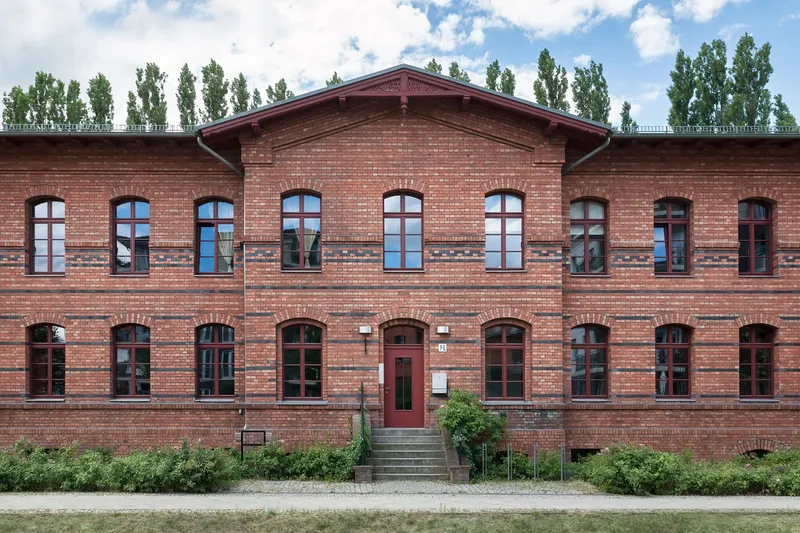 Exklusive Wohneinheit  mit zusätzlicher 50 m² Kellerfläche und großem Garten — photo 1